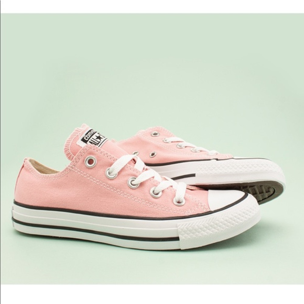 Light pink low top converse all stars